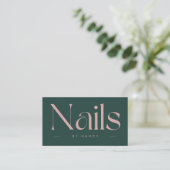 nail artist bold typography green and pink visitekaartje (Staand voorkant)