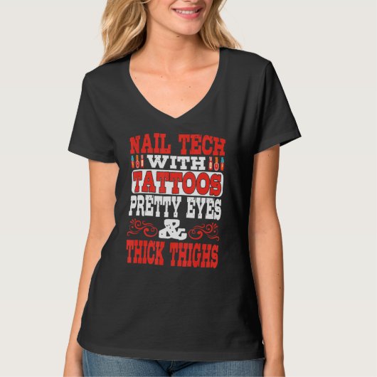 Nail Tech met Tattoos ogen en dikke dijen T-shirt (Voorkant)