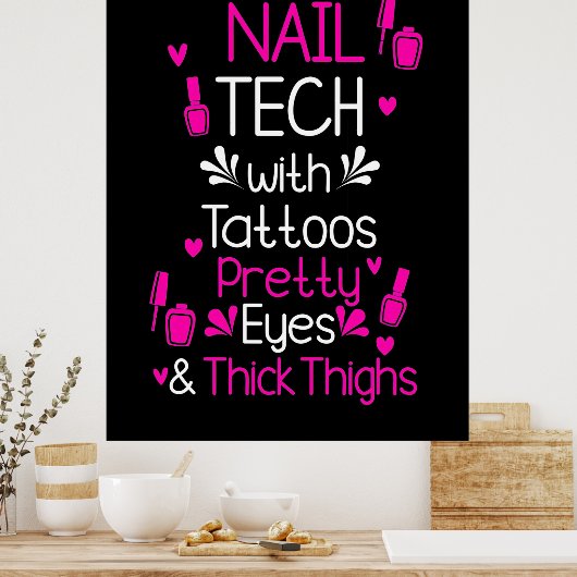 Nail Tech met Tattoos Poster (Keuken)