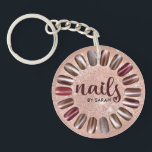 Nail-technicus Roos Gold-gepersonaliseerd Sleutelhanger<br><div class="desc">Moderne roos gouden nageltechnicus,  nagelbar sleutelhanger. Ontwerpkenmerken van een set nagels op een gouden dunne achtergrond van het roos. Personaliseer met een naam.</div>