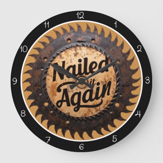 Nailed It Again Saw Blade Clock Orange Base Grote Klok (Voorkant)