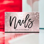 Nails roos goudglitter metallische glans visitekaartje<br><div class="desc">Een elegante moderne,  stijlvolle nagels specialist in visitekaartje-typografie met elegante moderne,  dunne roos gouden glitter confetti en een gouden glitter ombre-gradiënt van het roos met een gouden metalen textuur van het roos en een moderne typografie,  voeg uw sociale media toe.</div>