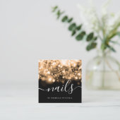 Nails-technicus met mousserende goudverlichting vierkante visitekaartje (Staand voorkant)