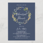 Najaar Greenery Navy Wreath Rehearsal Dinner Kaart<br><div class="desc">Deze herfst is de groene marine met een uitnodiging voor een repetitief diner perfect voor een herfstbruiloft. Het moderne rustische ontwerp is voorzien van blauw,  groene en goudbladeren met donkerblauwe bloemen.</div>