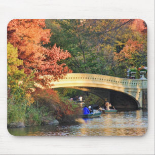 Najaar in Central Park: Boeters door Bow Bridge #0 Muismat