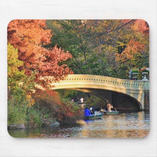 Najaar in Central Park: Boeters door Bow Bridge #0 Muismat (Voorkant)