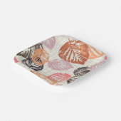 Najaarbladeren op beige. papieren bordje (Gebogen)