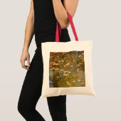 Najaarsbladeren en stroomreflectie op Greenbelt Tote Bag (Voorkant (product))