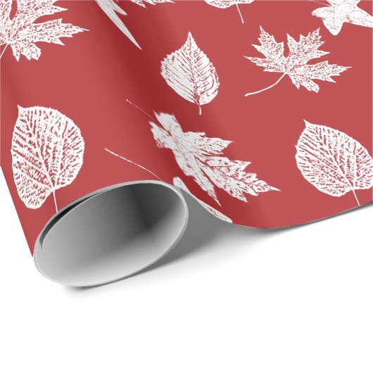 Najaarsbladeren - wit en donkerrood cadeaupapier (Rol Hoek)