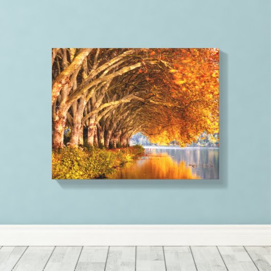 Najaarsbomen boven een meer canvas afdruk (Insitu (Houten vloer))