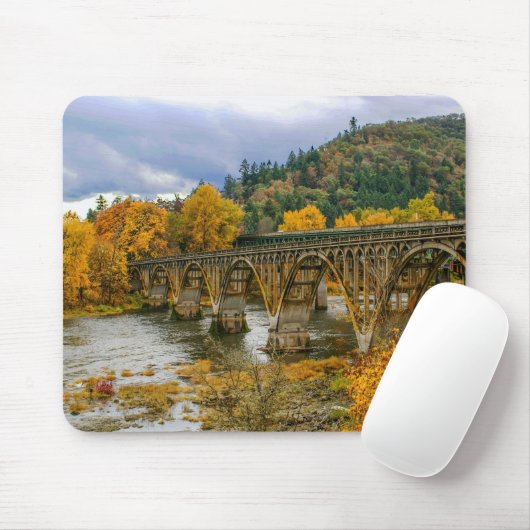 Najaarsbrug, herfst, rivier, bladeren muismat (Met muis)