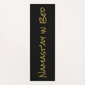 Namast'ay in Bed Black Gold Funny Yoga Pun Mat (Voorkant)