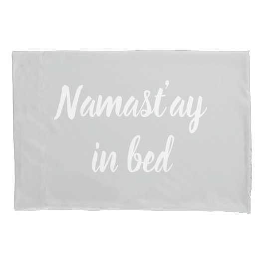 Namastay in bed brush script lettering light grey kussensloop (Voorkant)
