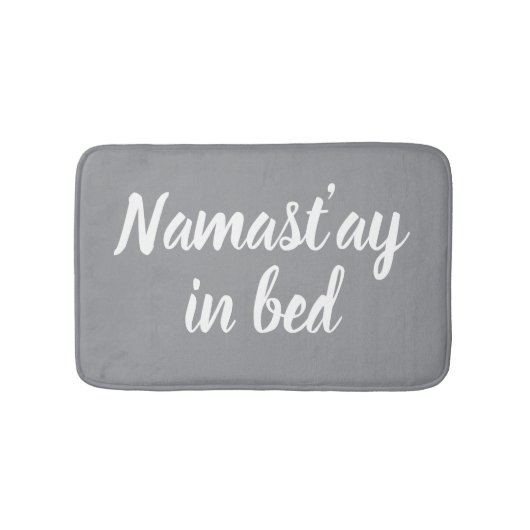 Namastay in bed grappige lichtgrijze designer badmat (Voorkant)