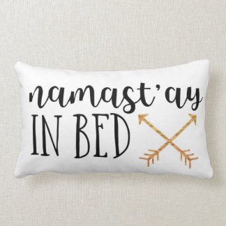 "Namast'ay in Bed" Kussen