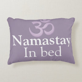 Namastay In Bed Yoga Lavendel paars wit Grappig Accent Kussen