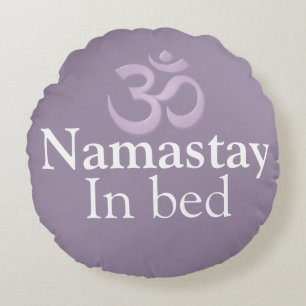 Namastay In Bed Yoga Lavendel paars wit Grappig Rond Kussen
