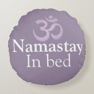 Namastay In Bed Yoga Lavendel paars wit Grappig Rond Kussen