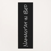 Namast'ay in Bed Zwart Zilver Grappige Yoga Pun Ma Yogamat (Voorkant)