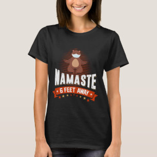 Namaste 6 Feet Away Beer met Gezichtsmasker Yoga T-shirt