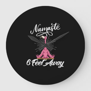 Namaste 6 voet weg Flamingo Yoga Docenten Sociaal Grote Klok