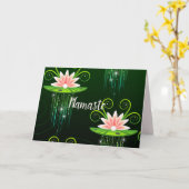 Namaste Citaat Dank u Roze Lilies op Groene Pad Kaart (Gele Bloem)