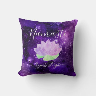 Namaste Cosmic Paars Lotus Flower Monogram Kussen