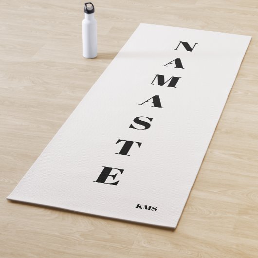Namaste Custom Initialen Yoga Mat Black en White (In situ)