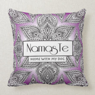 Namaste Home met mijn hond Yoga mandala Geïnspire Kussen