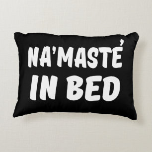 Namaste in bed grappig decoratief kussen