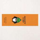 Namasté in bed grappige pinguïn cartoon, aangepast yogamat (Voorkant (horizontaal))