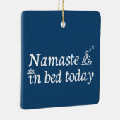 Namaste in Bed Keramisch Ornament (Rechts)