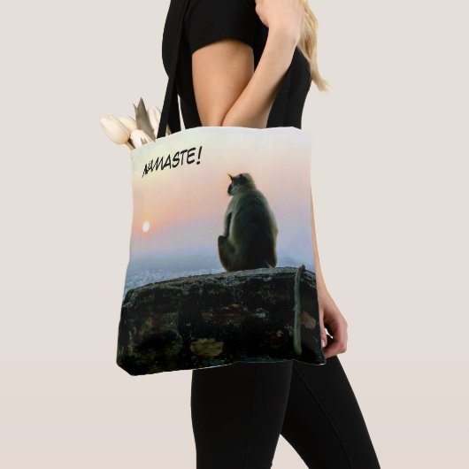 Namaste Meditation Yoga Monkey in India op zonsond Tote Bag (Dichtbij)