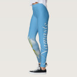 Namaste Reflecting Lotus Flower Sky Blue Yoga Leggings<br><div class="desc">Deze leggings of panty's zijn voorzien van een prachtig ontwerp met een reflecterende witte en gele lotusbloem met golven en rimpelingen op één poot, en het woord "Namaste" op de andere. De achtergrond is een lichtblauwe of azuurblauwe kleur. Perfect voor yoga.</div>