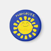 Namaste Schattigee biddende zon Cartoon Magneet (Voorkant)