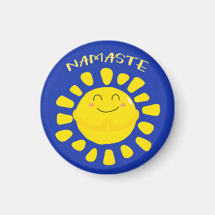 Namaste Schattigee biddende zon Cartoon Magneet