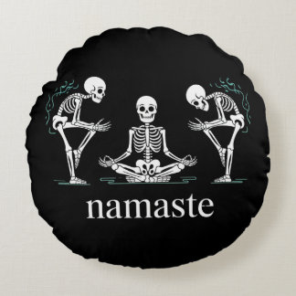 Namaste Skeletons – Funny Yoga Halloween Rond Kussen