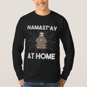 Namaste thuis Funny Yoga Sloth Meditating T-shirt