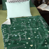 Namen Initialen en harten gerepliceerd langs groen Fleece Deken