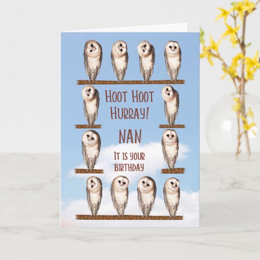 Nan verjaardag, nieuwsgierige uilen kaart (Gele Bloem)