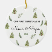 Nana en Papa Pine pakken onze eerste kerstmis Keramisch Ornament (Voorkant)
