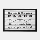 Nana en Papa's Place Whole Lotta Spoilin' Rustic Deurmat (Voorkant)