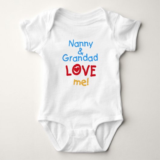 Nanny and Grandad Love me Baby T-Shirt (Voorkant)