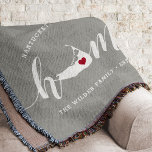 Nantucket Home Town - Gepersonaliseerd Deken<br><div class="desc">Show een hometown-trots met deze schattige, roestgrijze deken met "thuis" in een wit kalligrafiescript, met een silhouetekaart van Nantucket die in staat is voor de letter "O.". Een rode hartillustratie binnen de staatskaart voltooit het ontwerp; u kunt de positie van het hart in uw thuisstad veranderen door het ontwerpgereedschap te...</div>