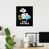 Nap Thyme Funny Sleeping Herb Pun Dark BG Poster (Thuiskantoor)