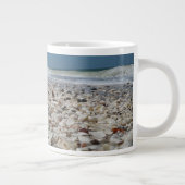 Napels, FL Seashells op de strand Mok (Rechts)