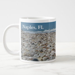 Napels, FL Seashells op de strand Mok