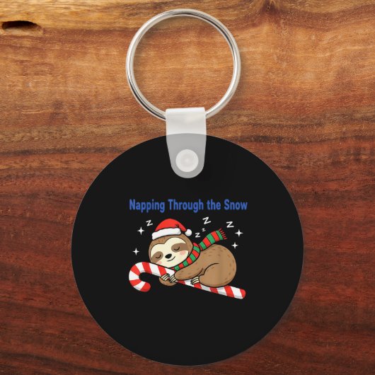 Napng Through The Snow Christmas Sloth Candy Cane Sleutelhanger (Voorkant)