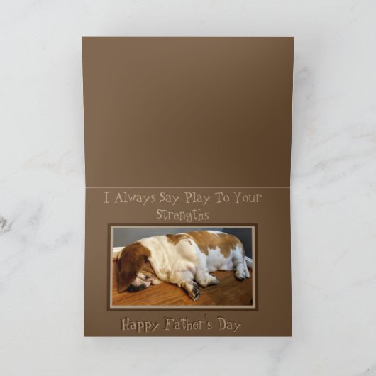 Napping Basset op grappige "Vaderdag" Kaart (Binnen)