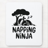 Napping Ninja - Schattigee slaperige Ninja Art Fun Muismat (Voorkant)